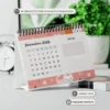 Planejador de mesa com espaço para anotações e datas comemorativas