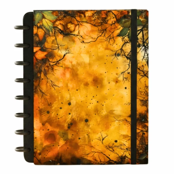 Caderno de disco reposicionável Floresta em ângulo perspectiva destacando o brilho e acabamento da capa dura